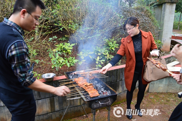 【拼吃】海吃麻辣燒烤 幽靜犀牛山莊好地方（組圖）